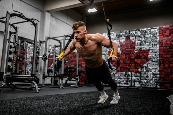 Comment structurer une séance de musculation pour les athlètes pratiquant le saut en hauteur?